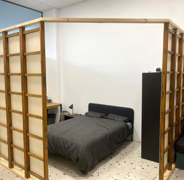 Escaleras antiguas de madera: la nueva joya del interiorismo vintage e industrial